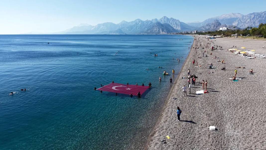 Antalyalı Dalgıçlar Cumhuriyet İçin Akdeniz'de Bayrak Açtı 5